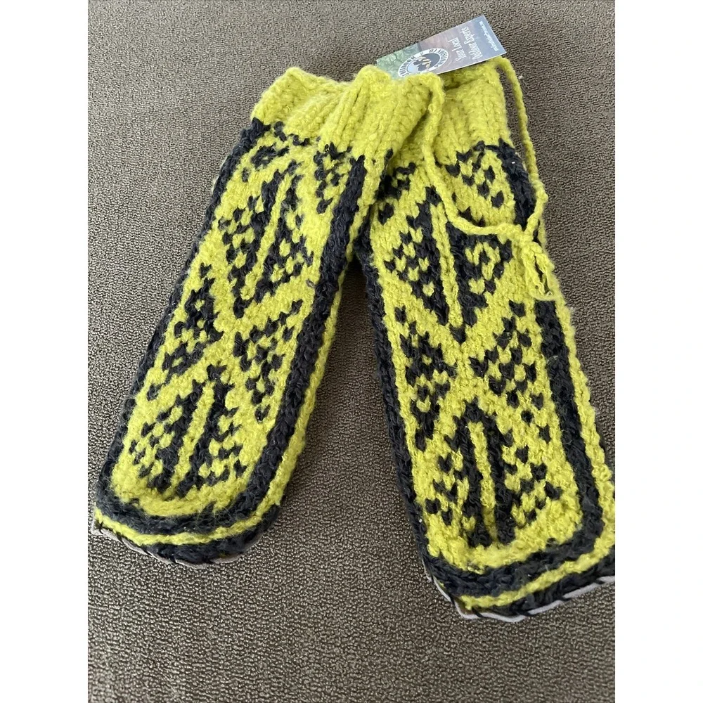 Great Outdoor Provision Co Crochet Knit Short Slipper Socks (TD)